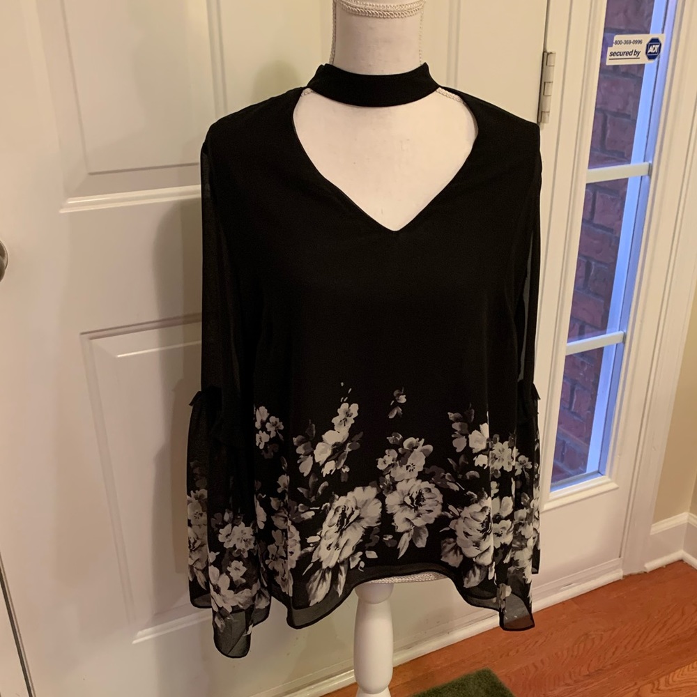 Whitehouse Blackmarket Black Blouse With Flowers